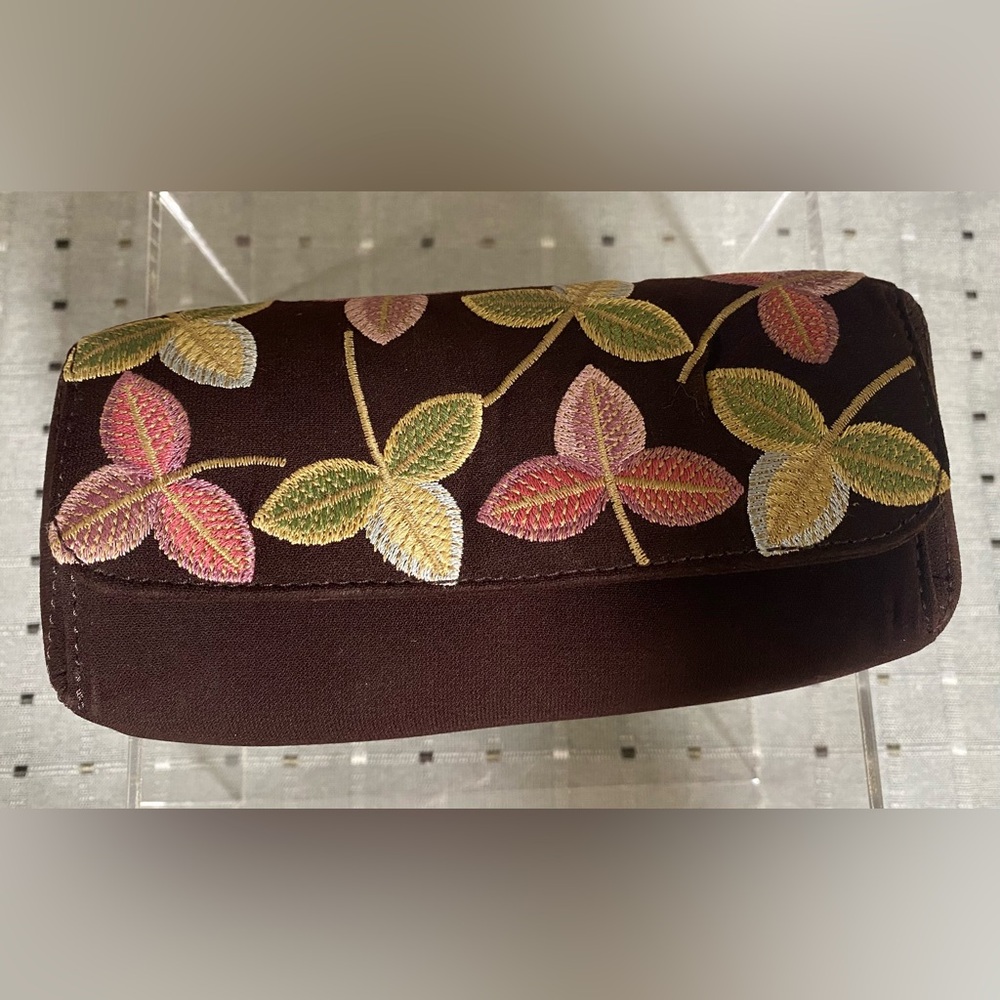 Small Ipa Nima Velvet Clutch Bag Embroidered Leaf Pattern - Picture 7 of 17
